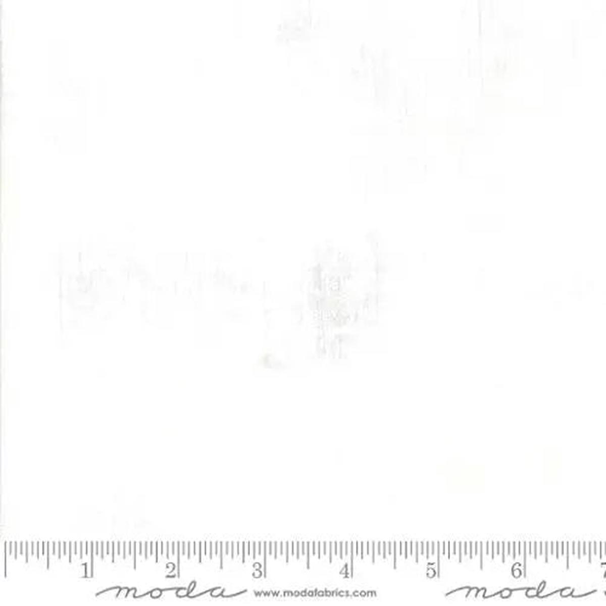 541 White Soft Clear Water Moda Grunge - Fat Quarter