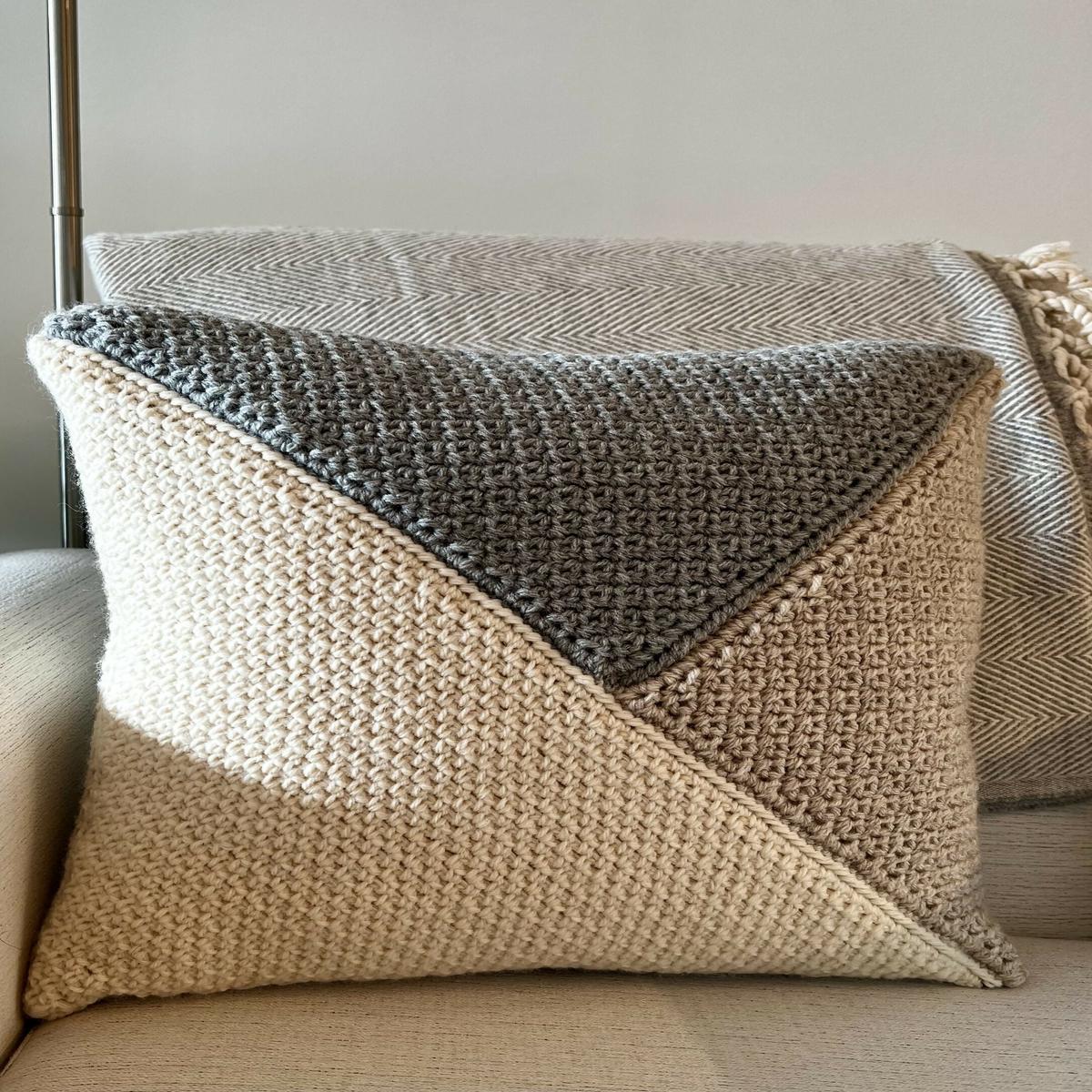 Avery Pillow (Crochet)